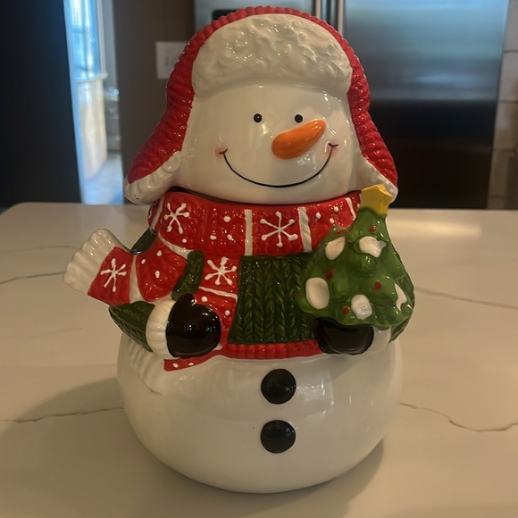 NEW Kringle's Kitchen large Snowman โ๏ธ cookie/treat jar 11.75" tall x 7.5" - Picture 2 of 8